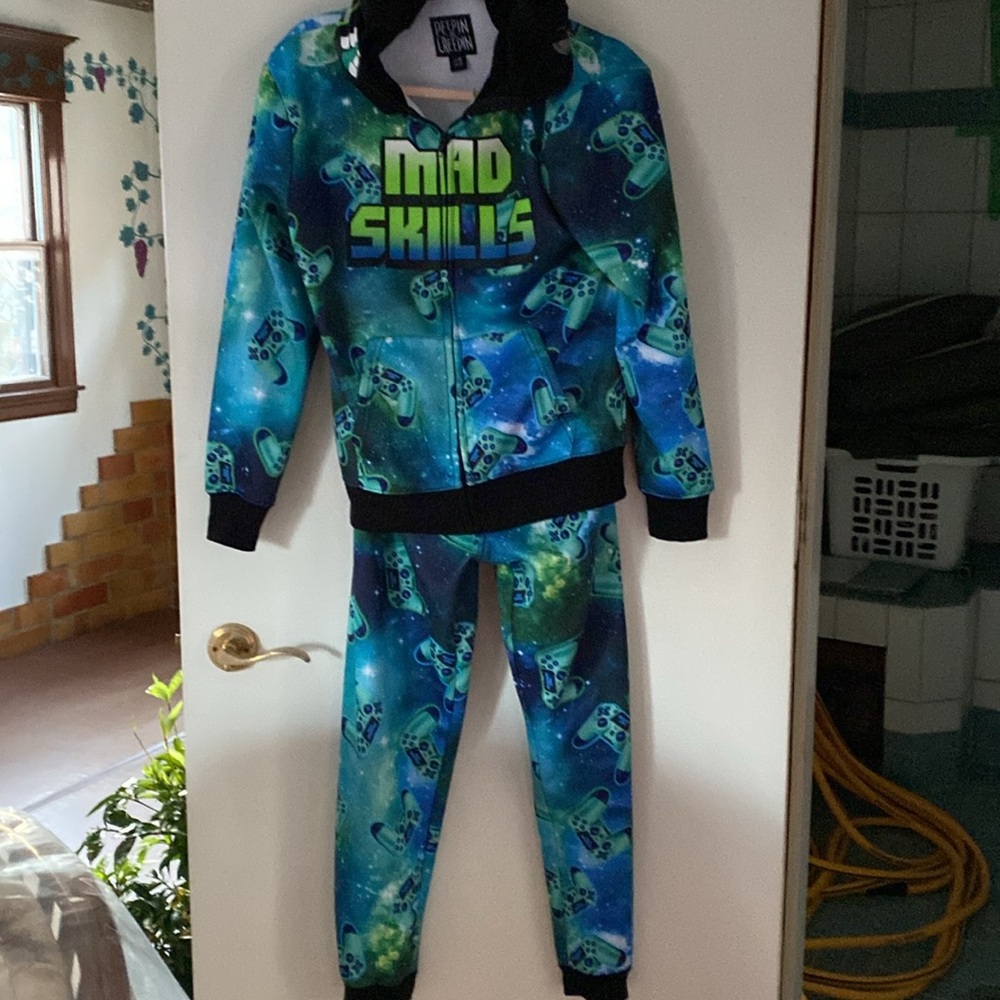 Peeping& Creepin Blue and Green Hoodie and Jogger set Boys size L.